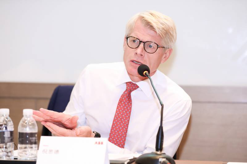 ABB全新倒裝SCARA機器人大幅提升柔性