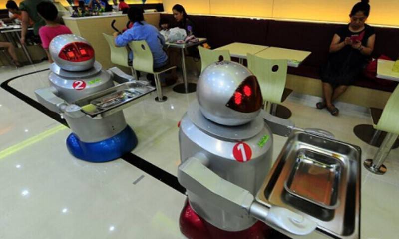 餐飲機器人為噱頭,結果餐廳經營不善,機器人:我背這鍋咯?