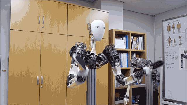 世界上手速最快的仿人機器人誕生在韓國!魔術師也要失業了!