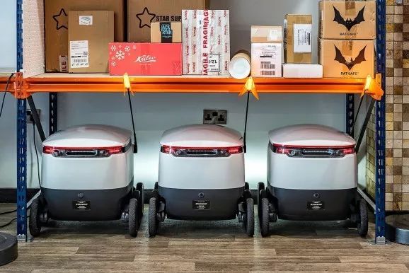 還讓不讓快遞小哥活了!Starship 的“小車車”把包裹遞送的活也攬了