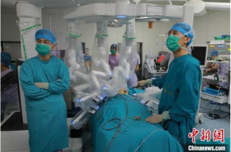 第四代“達芬奇”手術機器人南京“上崗”操刀